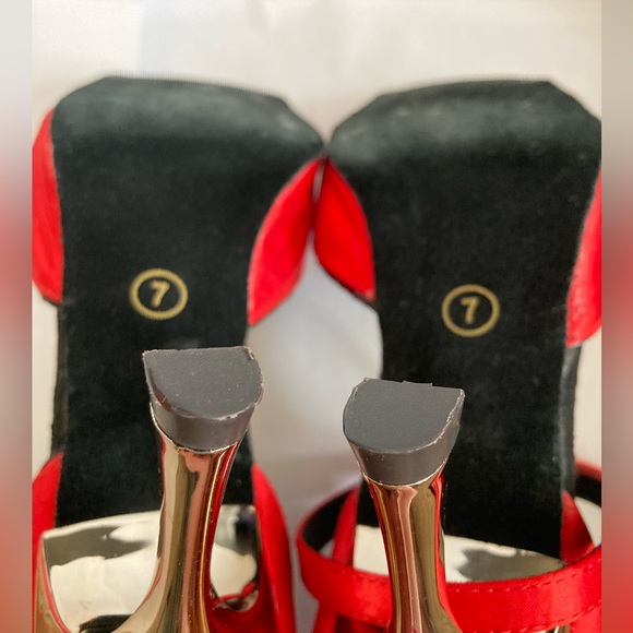 *SOLD ELSEWHERE* Red satin GFranco Latin dance shoes - Picture 7 of 10